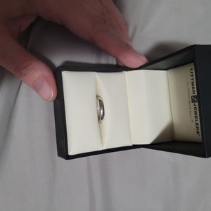 Women's wedding band